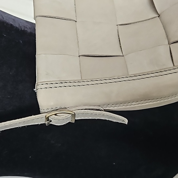 margot New York Leather Bucket Crossbody with Basket Weave - Picture 3 of 7